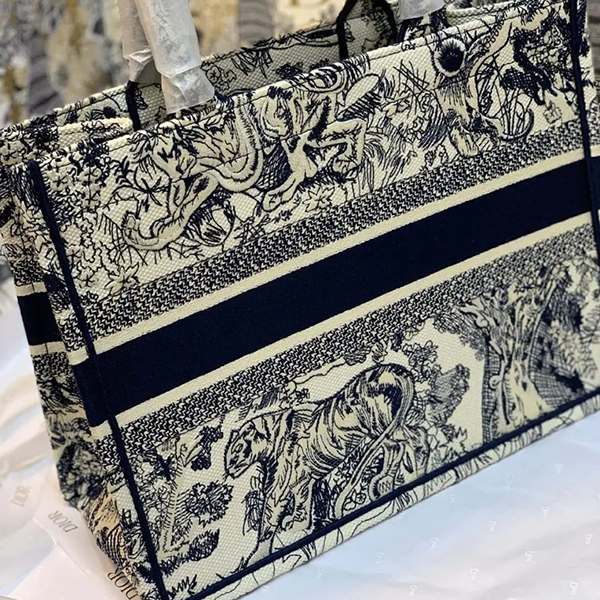 ディオール トートバック 偽物 スモールレディース M1296ZTDT_M808